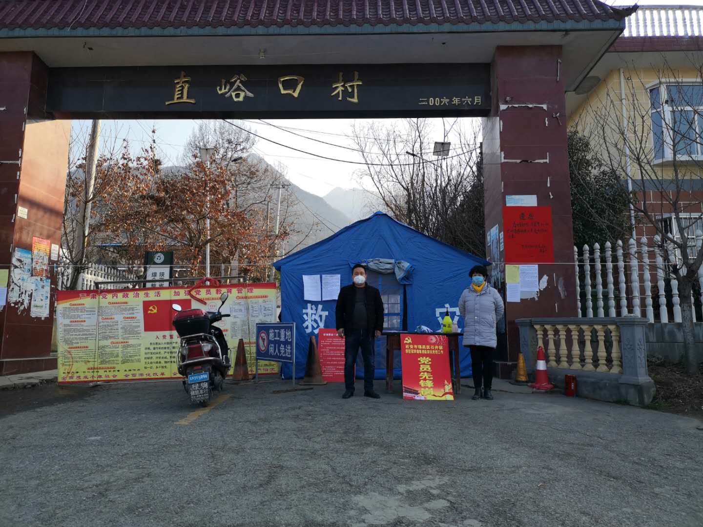 19G电商2班杨小龙同学参加志愿者执勤