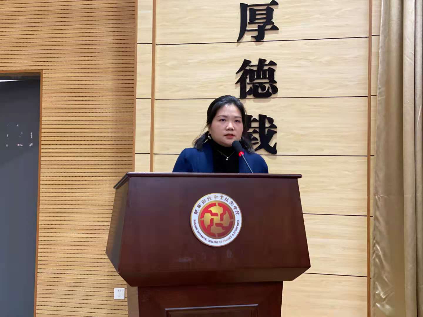商学院董媛院长致辞